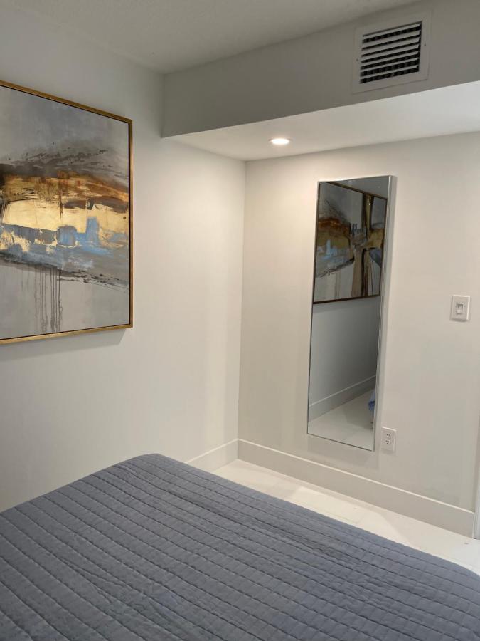 Downtown Brickell Bay & Pool View 4 Bedrooms Miami