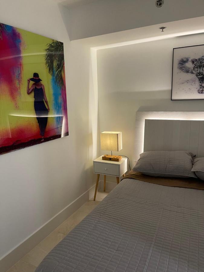 Downtown Brickell Bay & Pool View 4 Bedrooms Apartment
