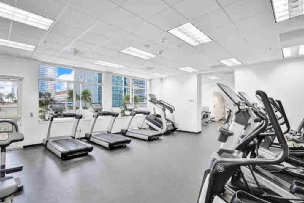 Private Unit With Amenities And Parking Apartment *