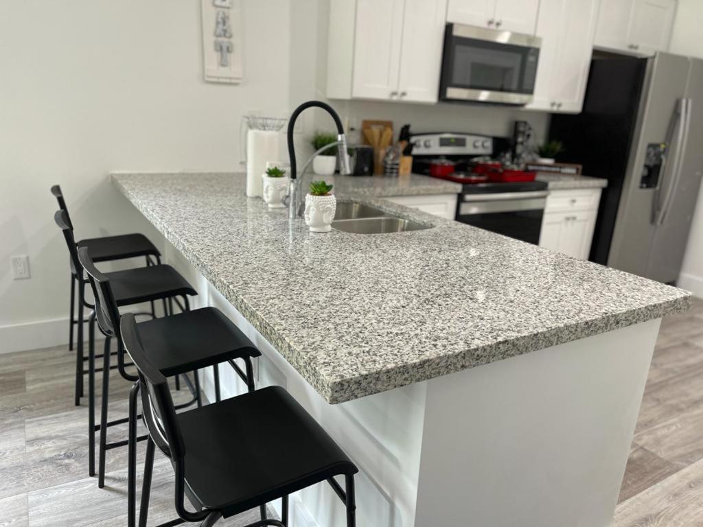 New Modern Cozy Apt Mins Away From South Beach And Wynwood Includes Free Parking