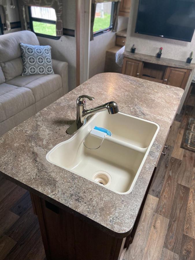 Cozy Camper - Free Parking Campsite Miami