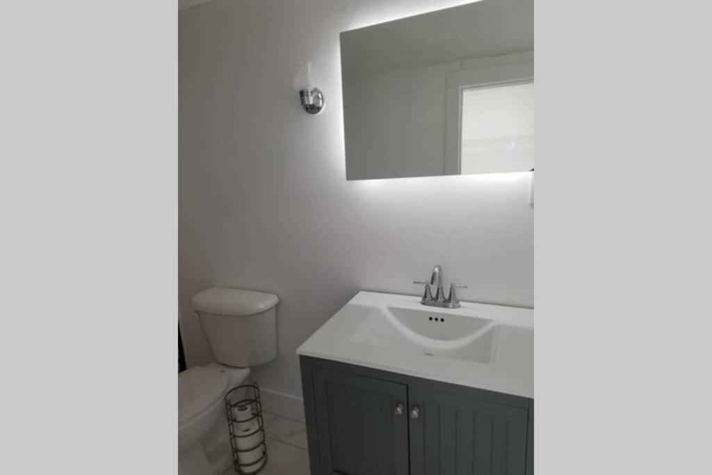 Entire 1 Lakes Apartment *