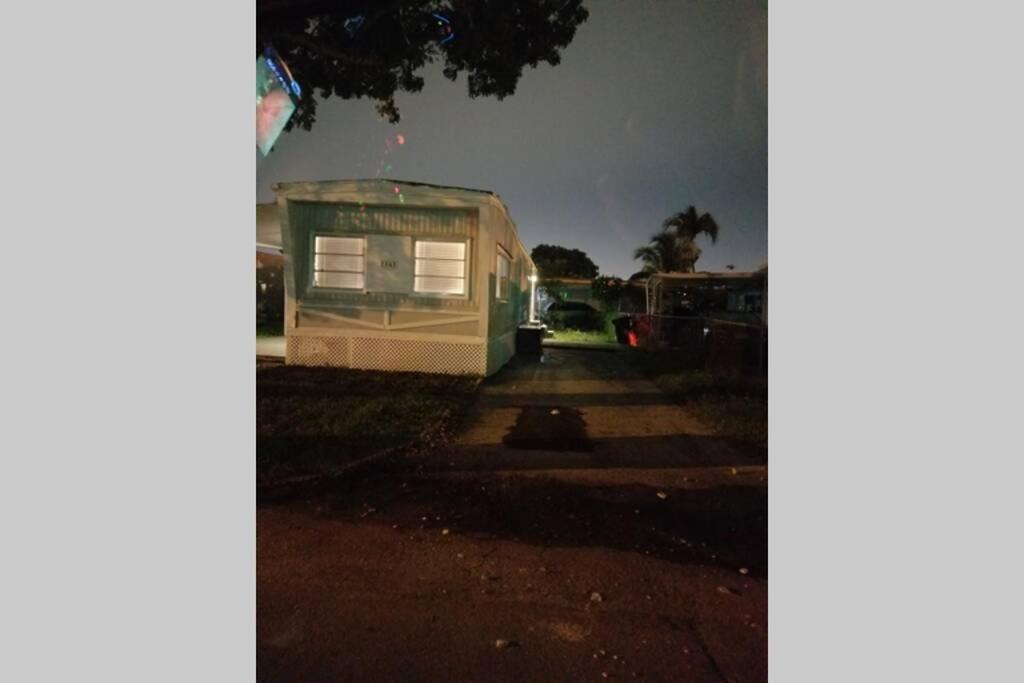 Entire 1 Lakes Apartment