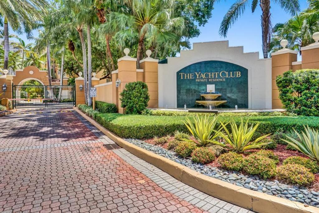 Renovated Cozy The Yacht Club At Aventura Parking Included Miami