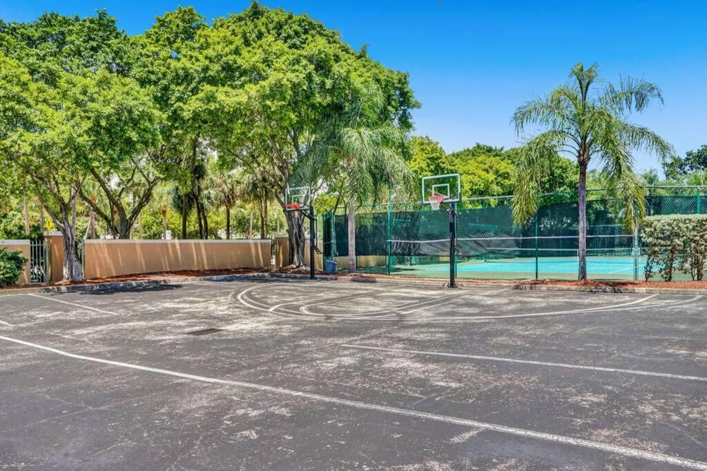 Apartment Renovated Cozy The Yacht Club At Aventura Parking Included *