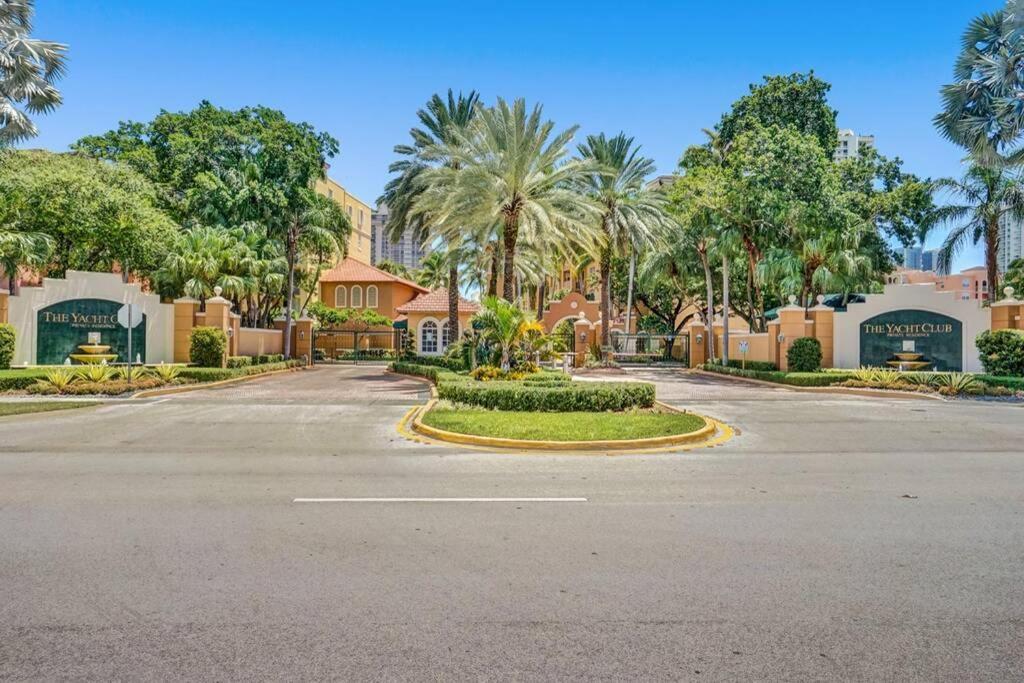 Apartment Renovated Cozy The Yacht Club At Aventura Parking Included
