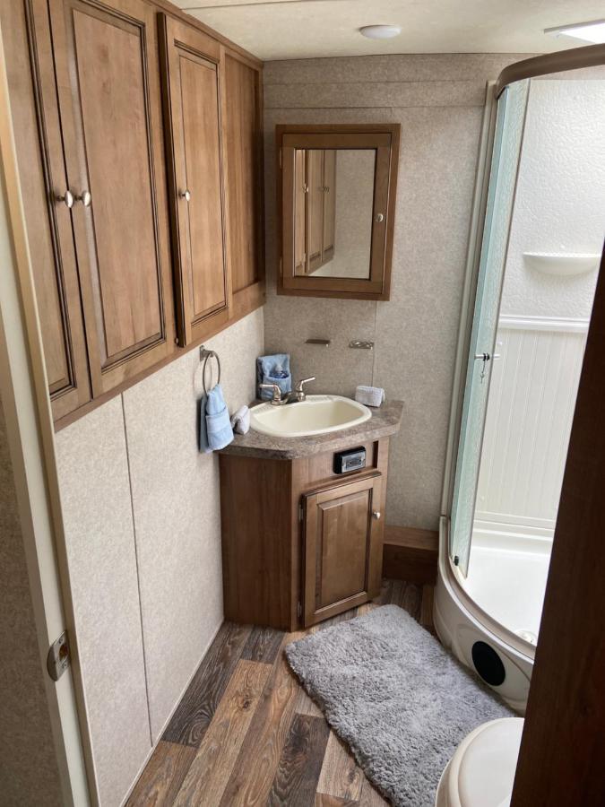 Cozy Camper - Free Parking Campsite
