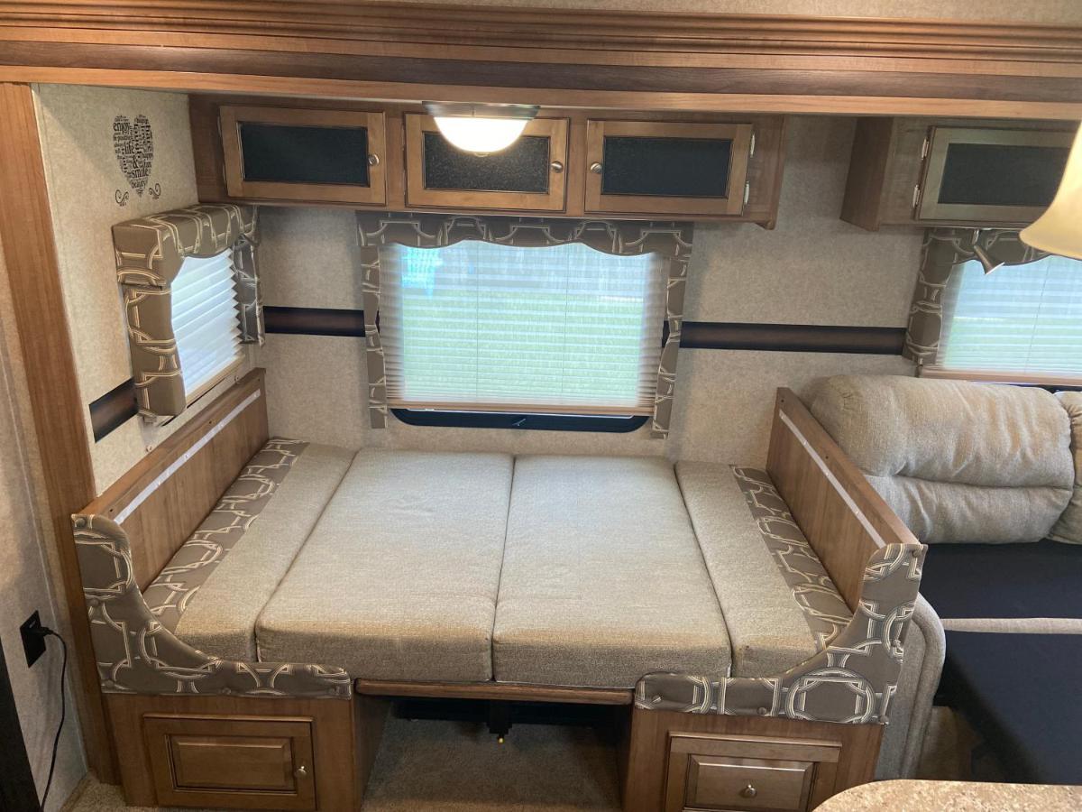 Cozy Camper - Free Parking