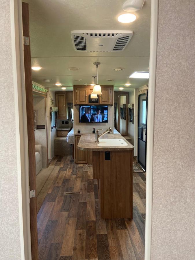 Cozy Camper - Free Parking