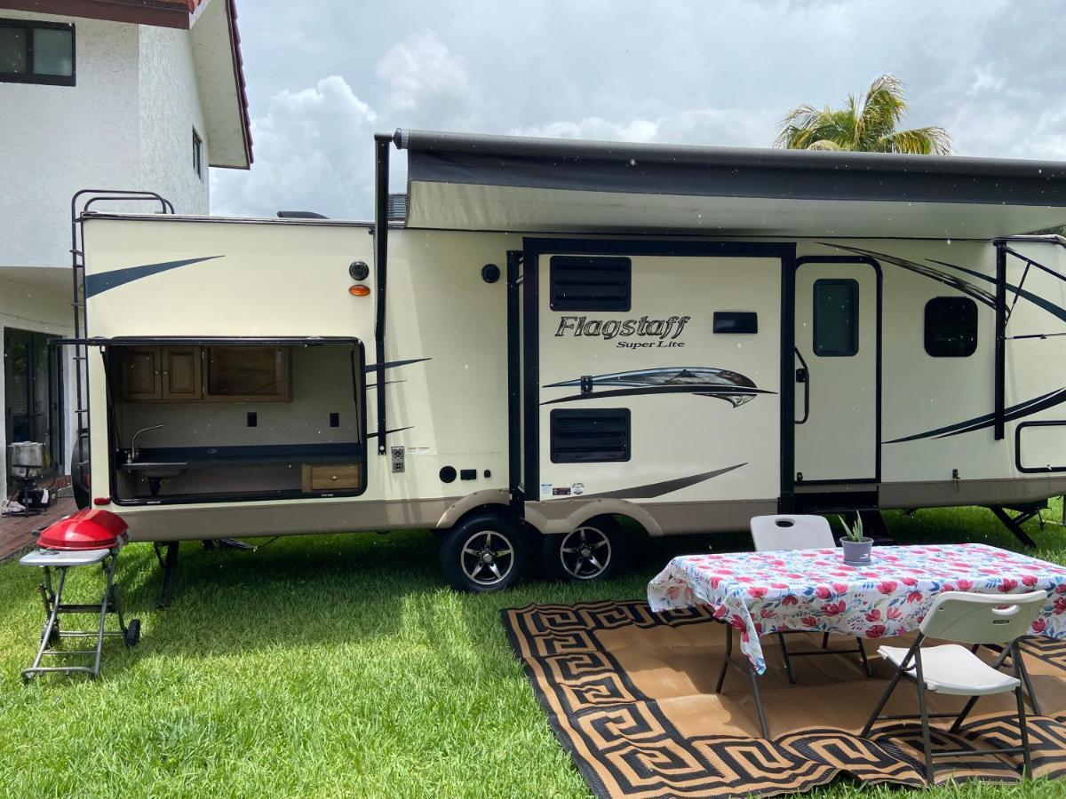 Cozy Camper - Free Parking *