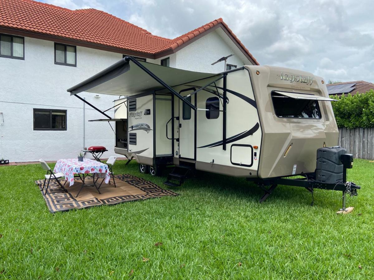 Cozy Camper - Free Parking Campsite