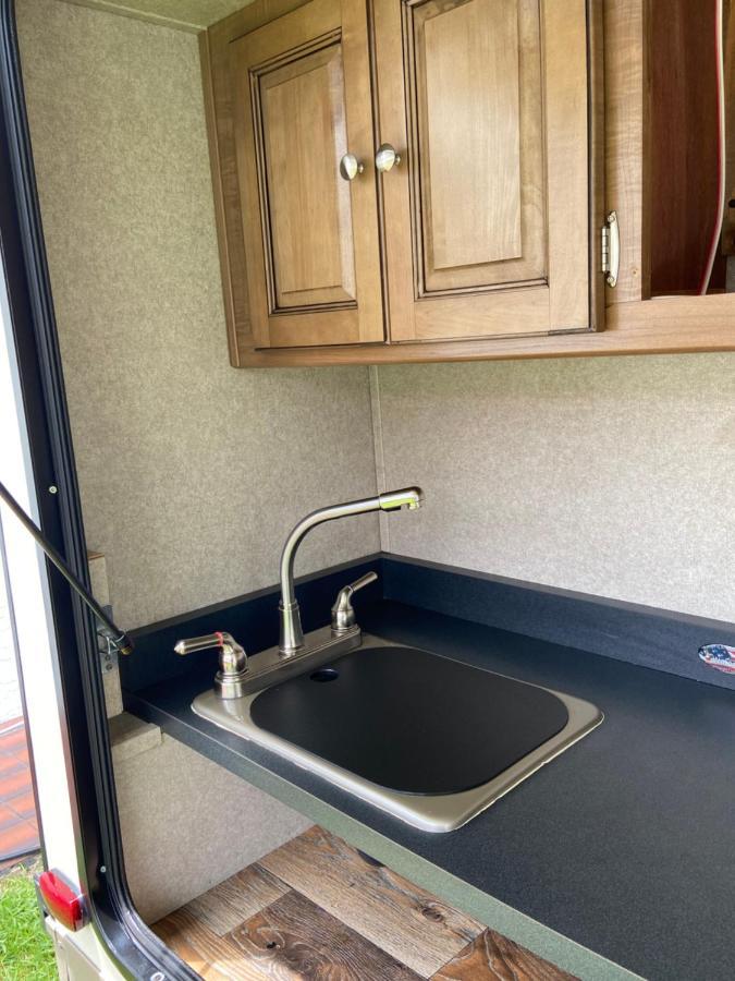 Cozy Camper - Free Parking Campsite