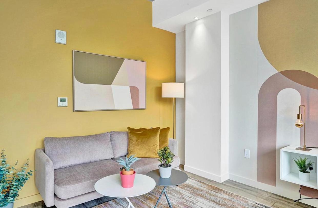 Apartment Design District Suites *