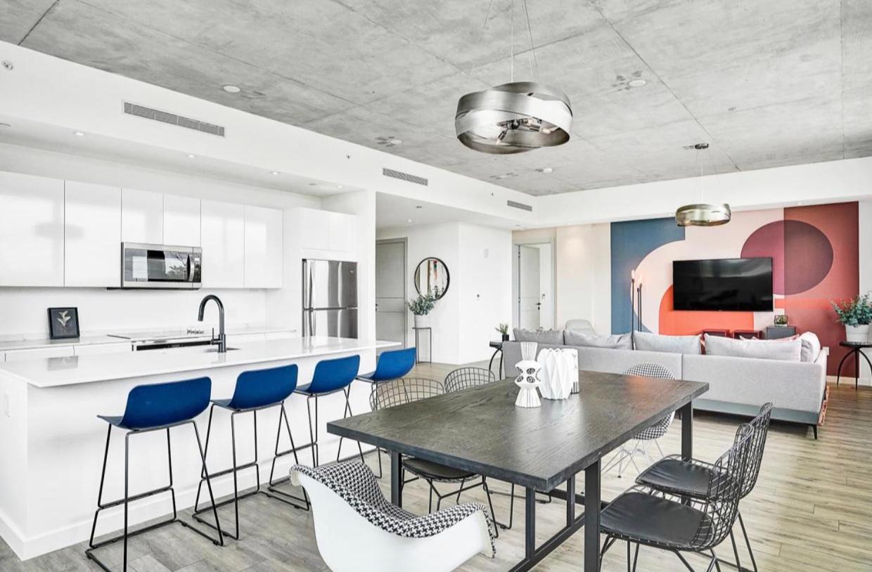 Apartment Design District Suites *