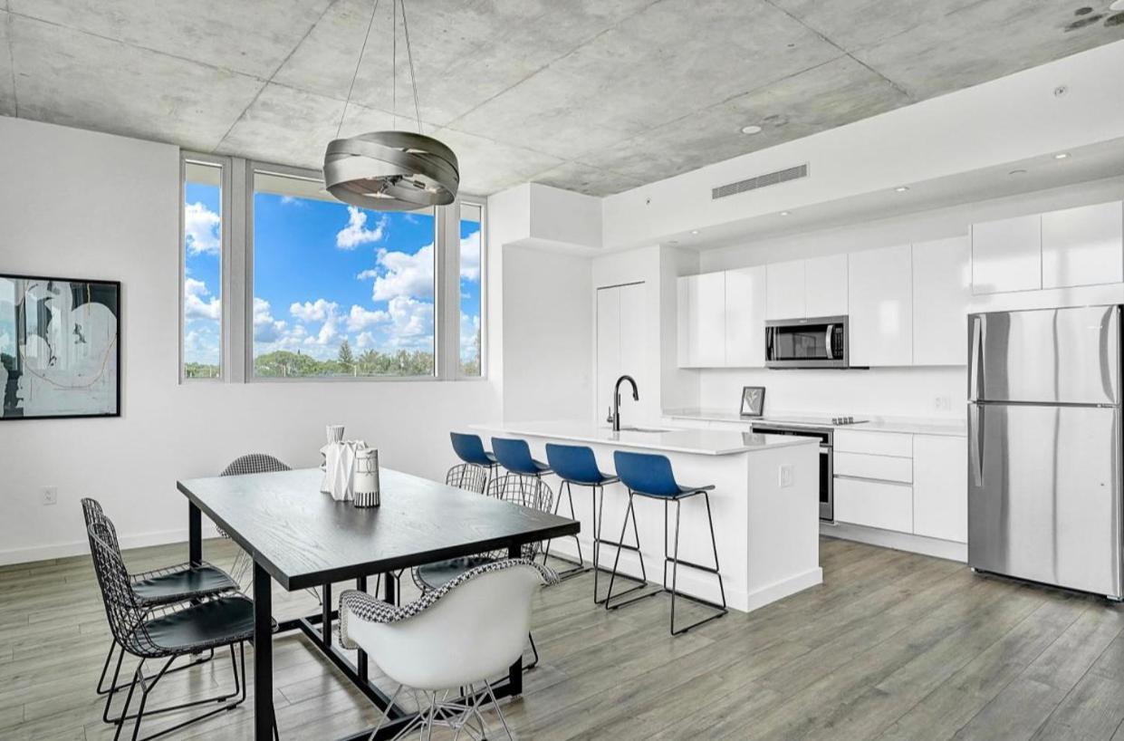 Apartment Design District Suites
