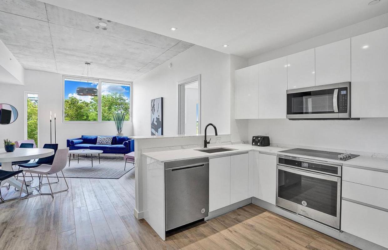 Apartment Design District Suites