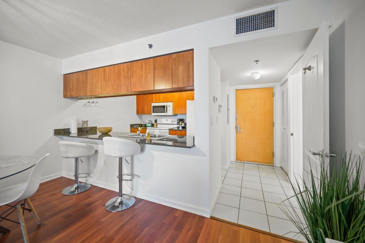 Luxurious 1br High Rise Brickell-free Parking *