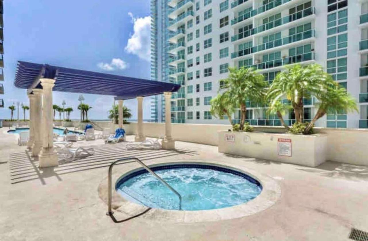 Luxurious 1br High Rise Brickell-free Parking *