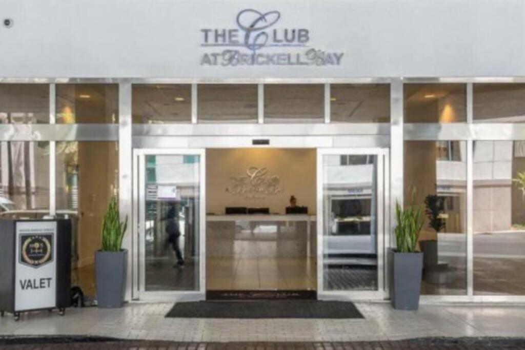 Apartment Beautiful Large Apt 2 Brm With Ocean Views In Brickell Miami