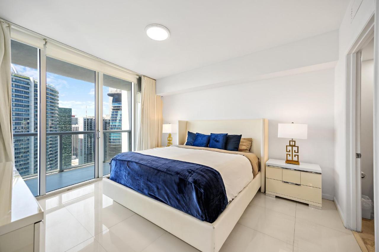 Majestic High Rise Unit With Ocean View Miami