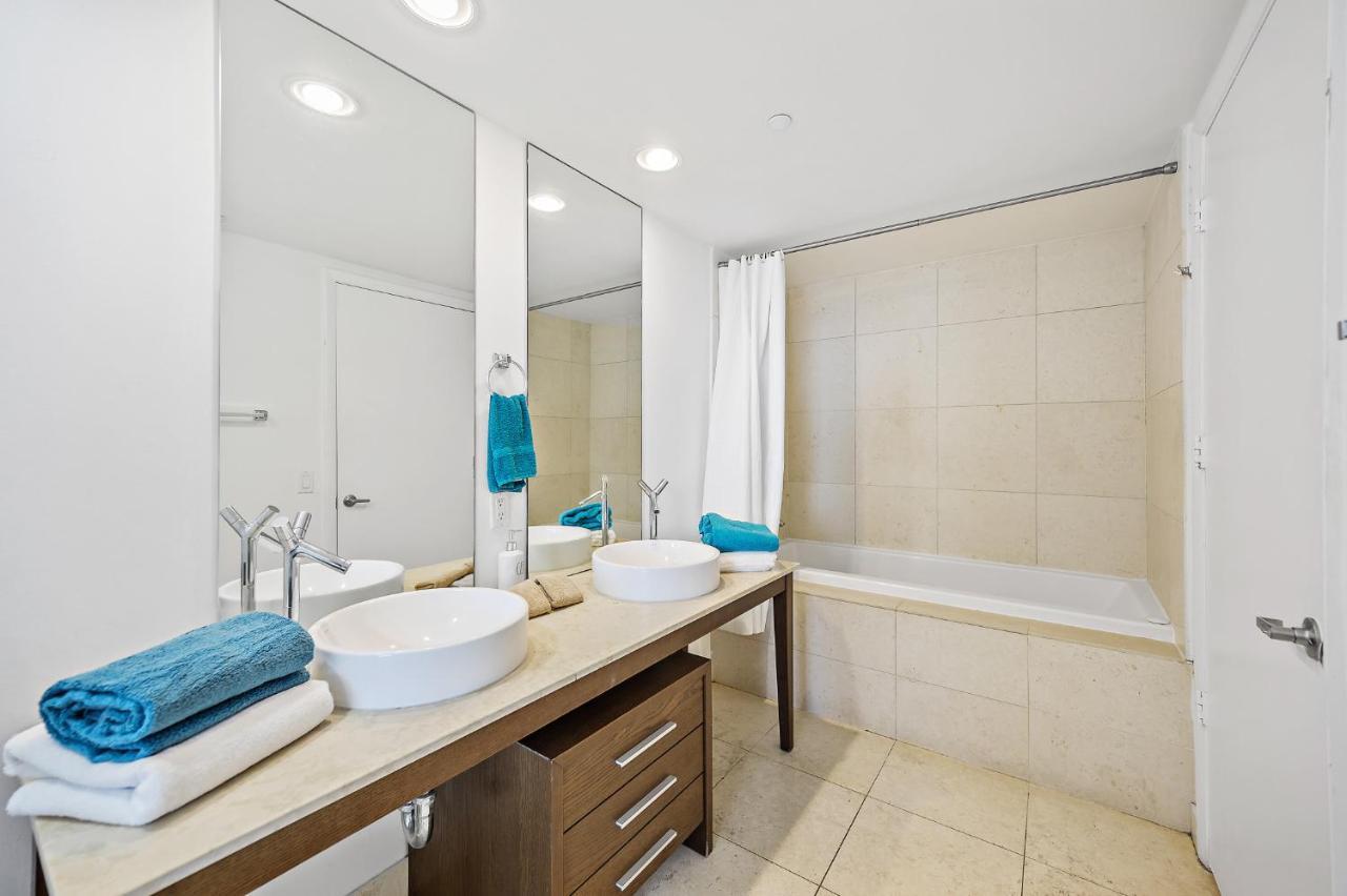 Majestic High Rise Unit With Ocean View Miami