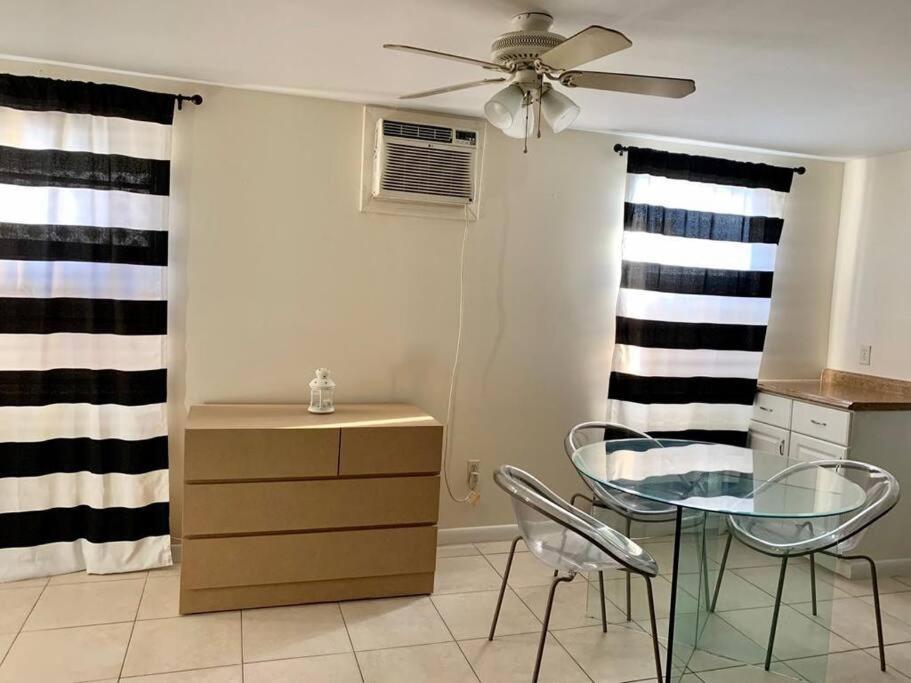 Cozy Private House Near Airport - Free Parking - 01 *