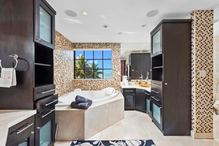 Toscana - Luxury With Pool Miami
