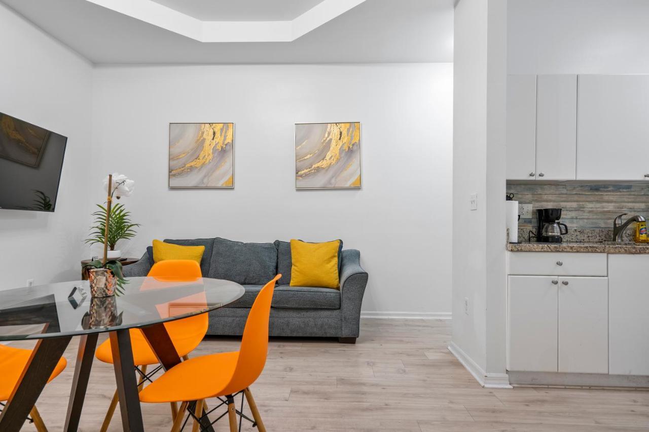 Apartment Airport Getaway *