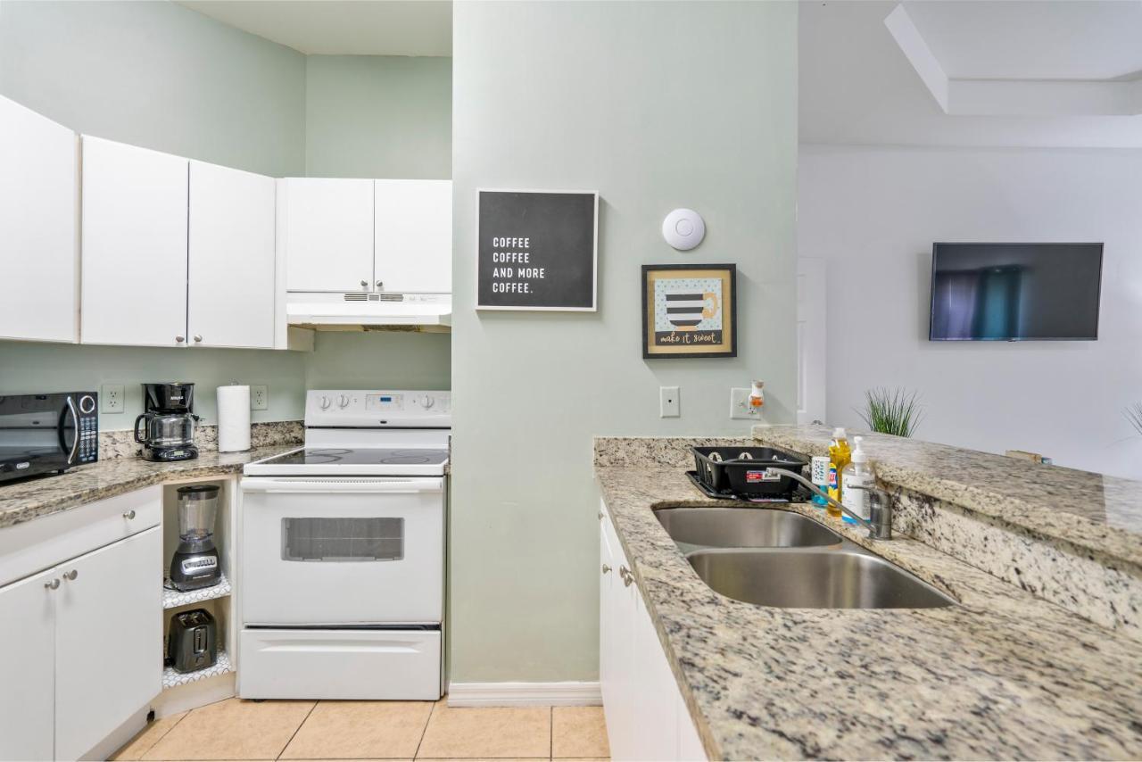 Airport Getaway Apartment *