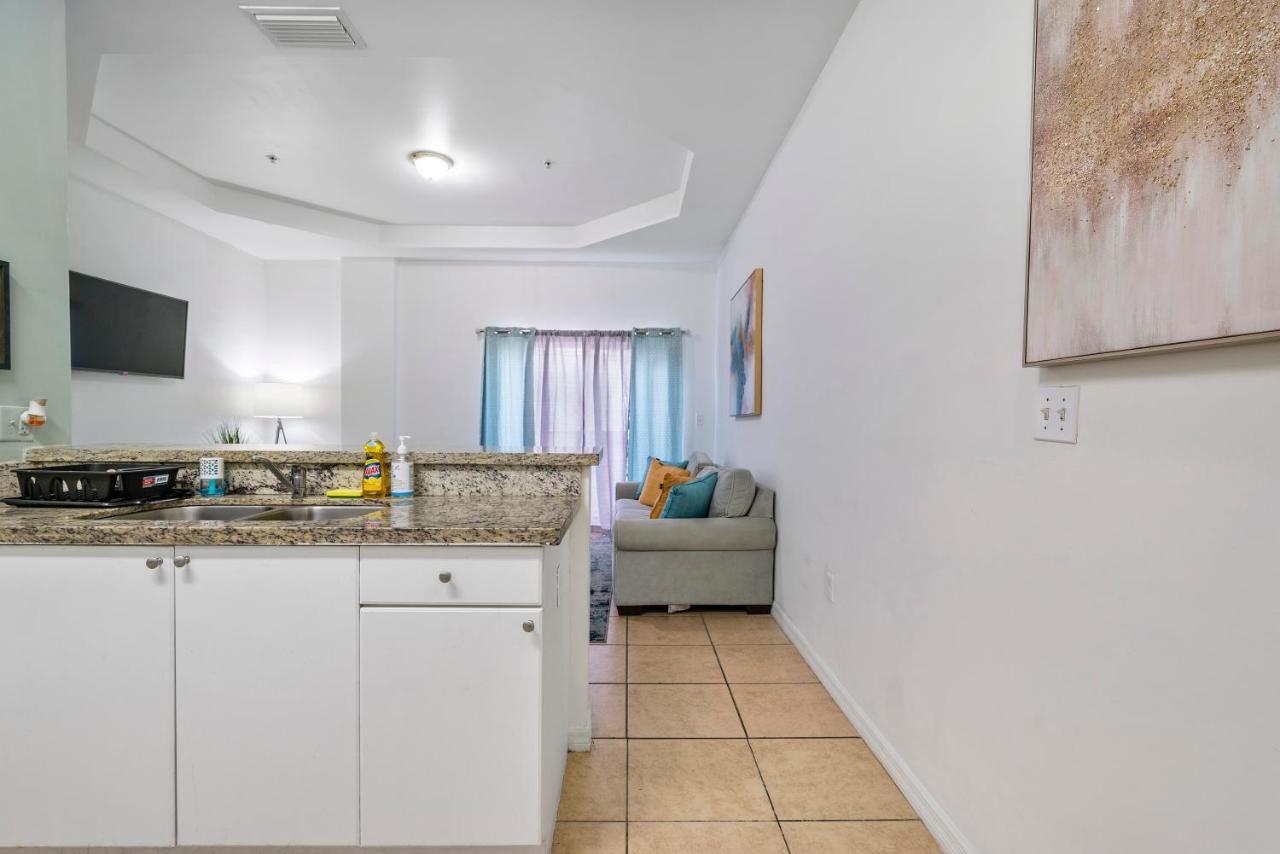 Apartment Airport Getaway *