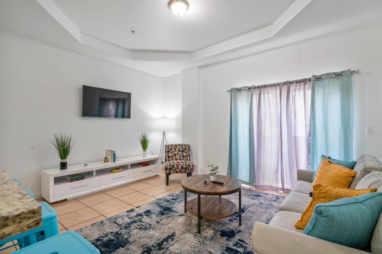 Apartment Airport Getaway *