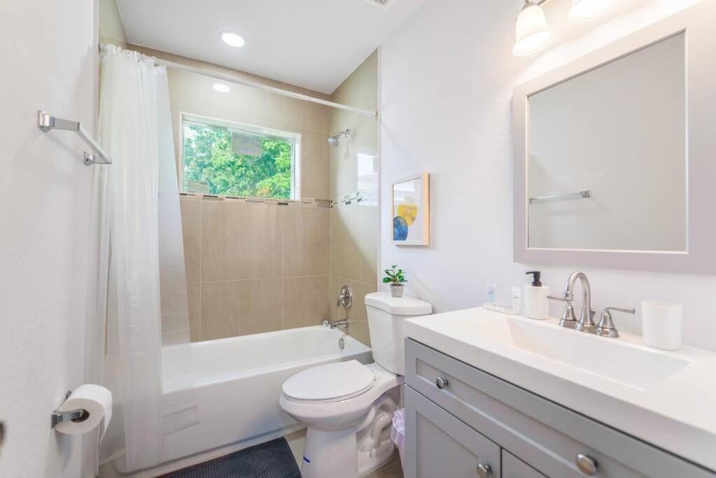 Lovely 3 Bedrooms 2 Bathroom At Liberty City Miami