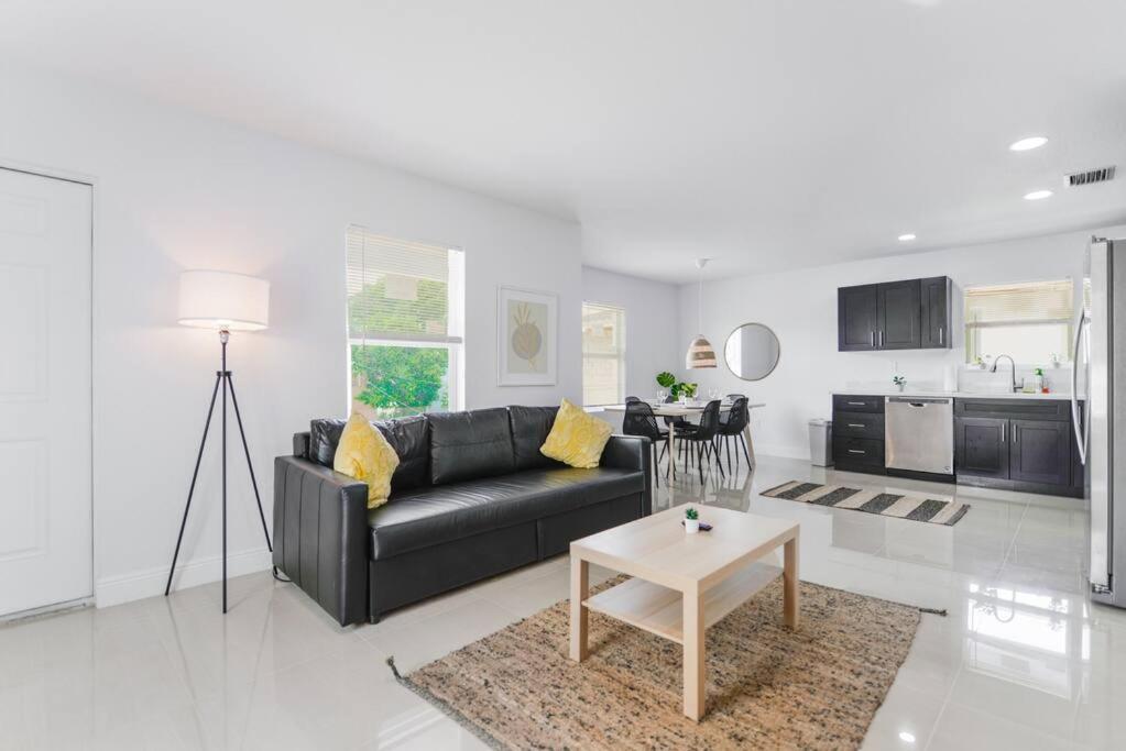 Lovely 3 Bedrooms 2 Bathroom At Liberty City Miami
