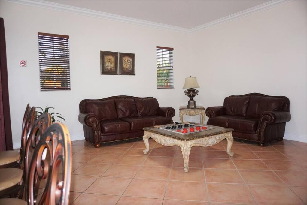 New Luxury Vacation Dream Rental- Sleeps 15! Casa de férias *