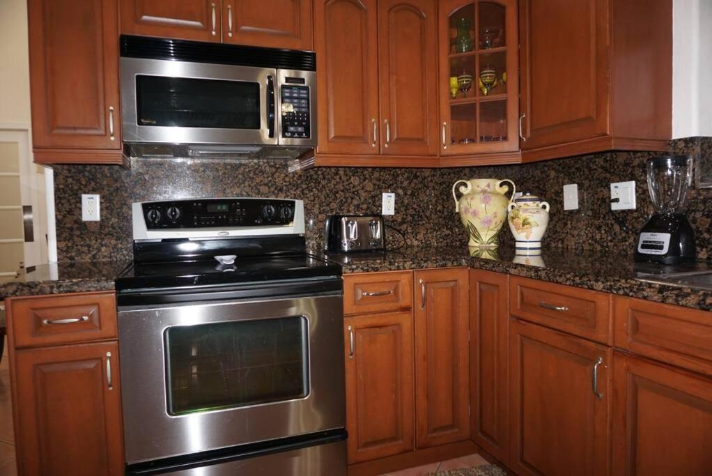 New Luxury Vacation Dream Rental- Sleeps 15! Casa de férias