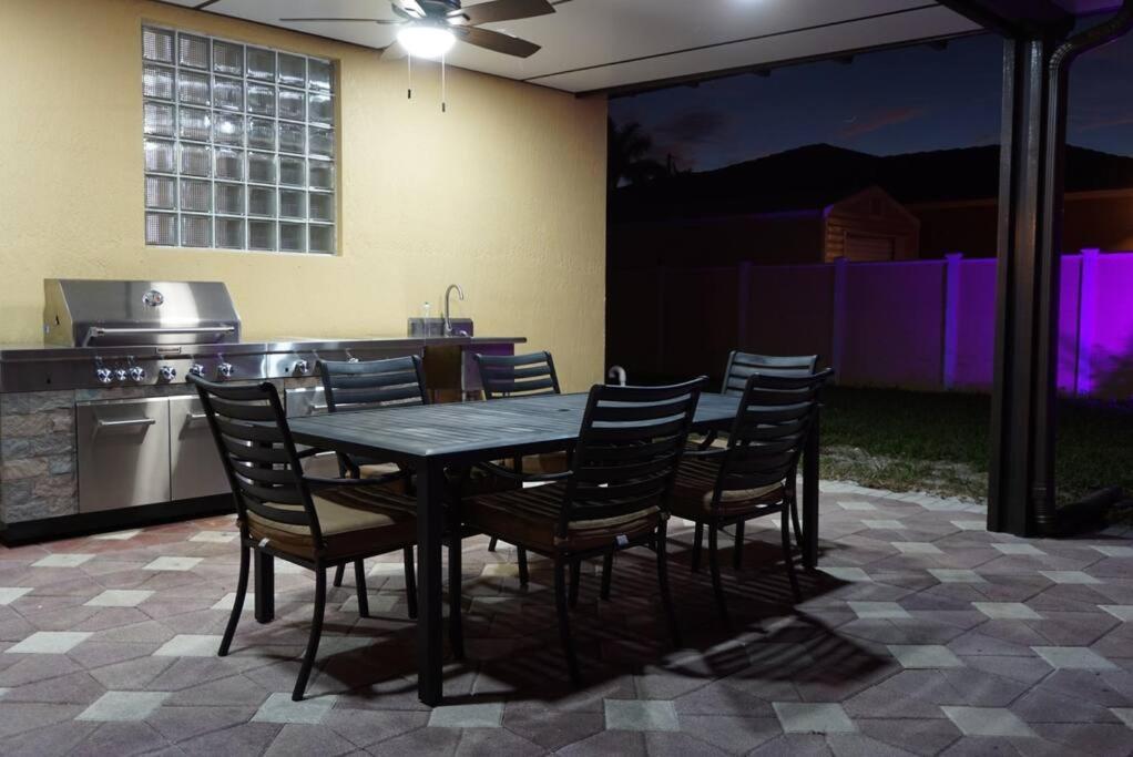 New Luxury Vacation Dream Rental- Sleeps 15! Casa de férias *
