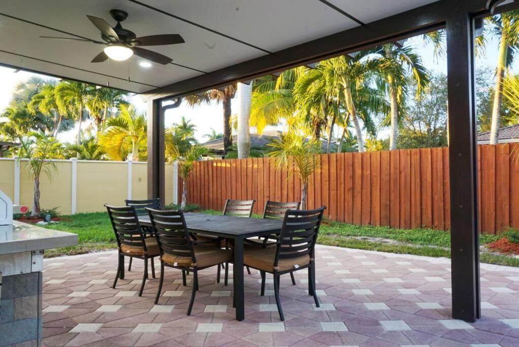 New Luxury Vacation Dream Rental- Sleeps 15! *