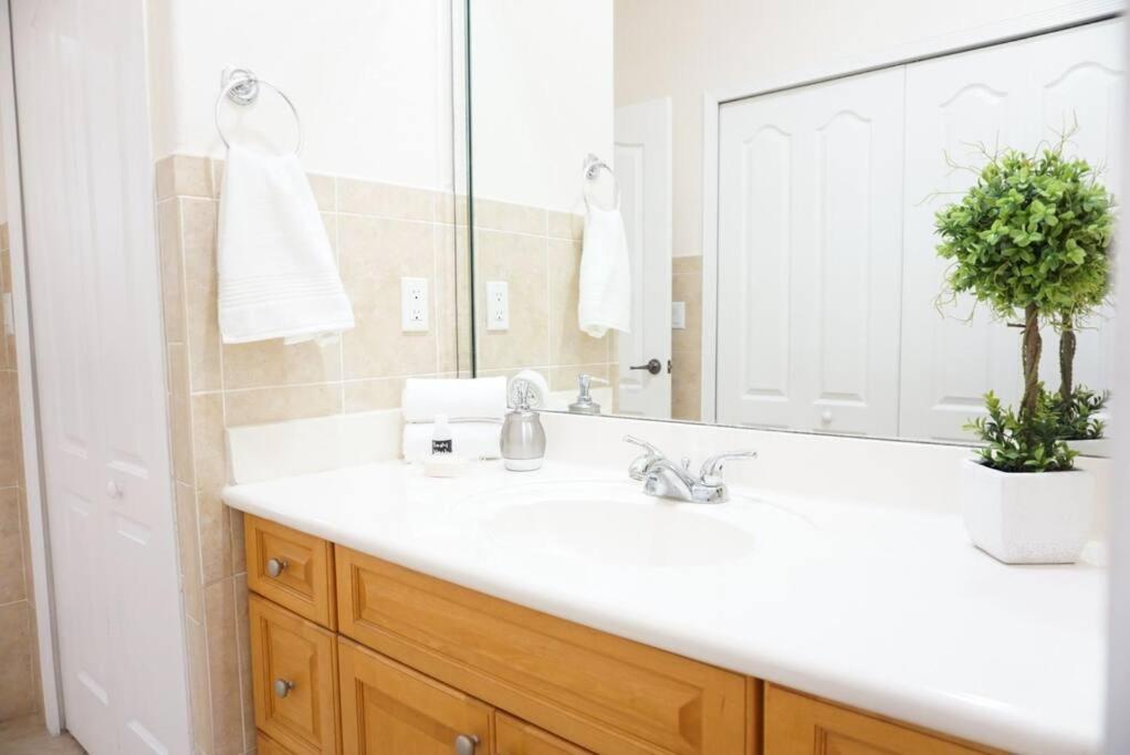 New Luxury Vacation Dream Rental- Sleeps 15! Casa de férias Miami