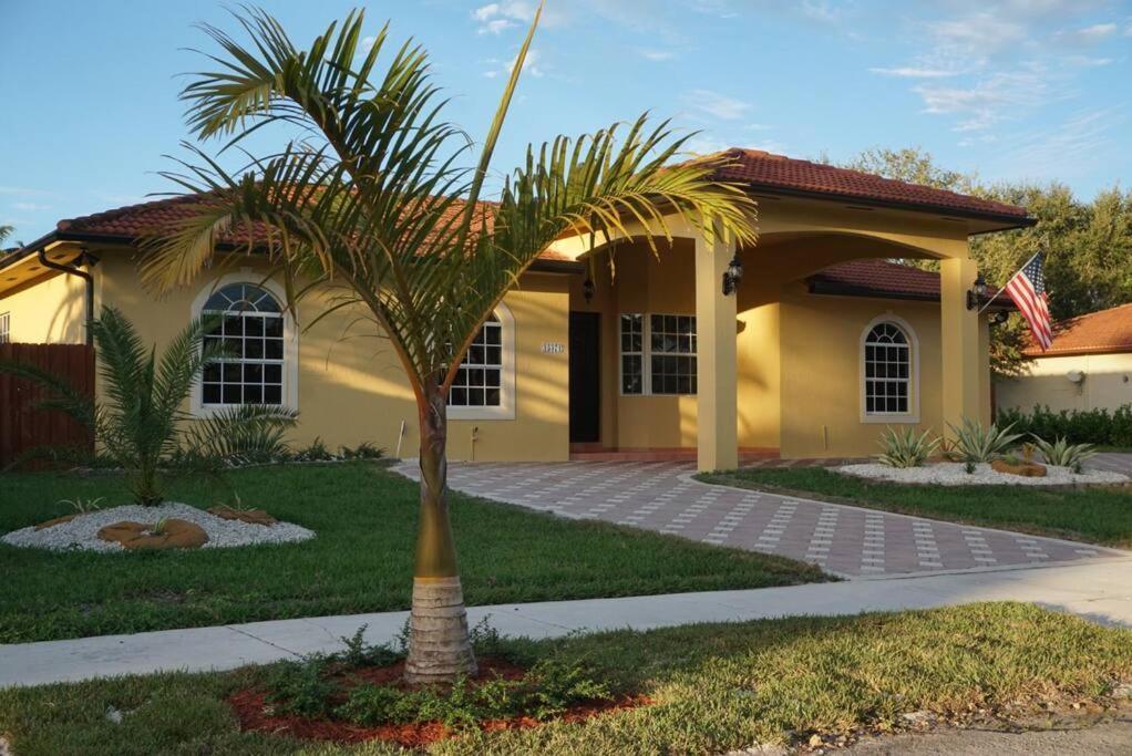 New Luxury Vacation Dream Rental- Sleeps 15! Casa de férias Miami