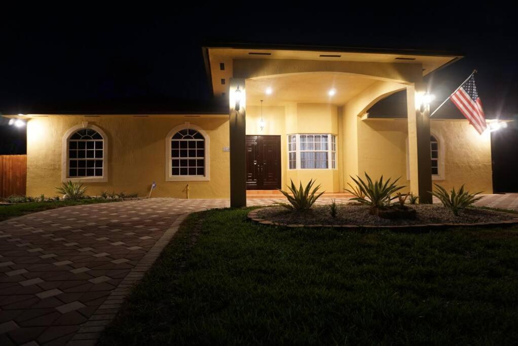 New Luxury Vacation Dream Rental- Sleeps 15! *
