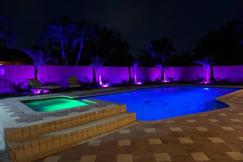 New Luxury Vacation Dream Rental- Sleeps 15! Casa de férias Miami