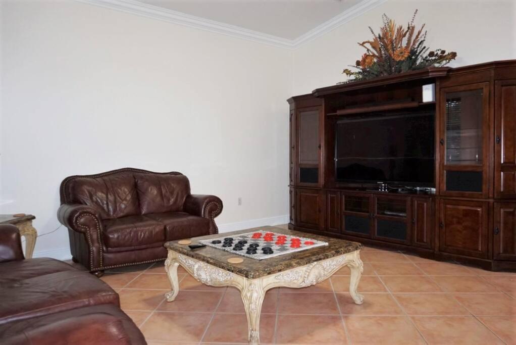 New Luxury Vacation Dream Rental- Sleeps 15! Casa de férias Miami