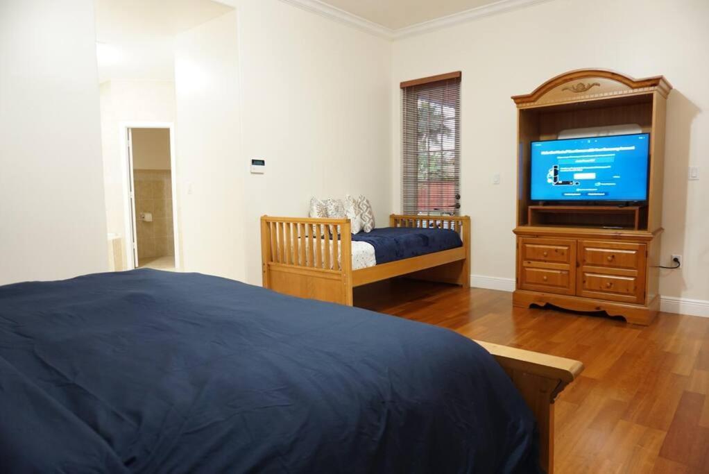 New Luxury Vacation Dream Rental- Sleeps 15! Holiday home Miami