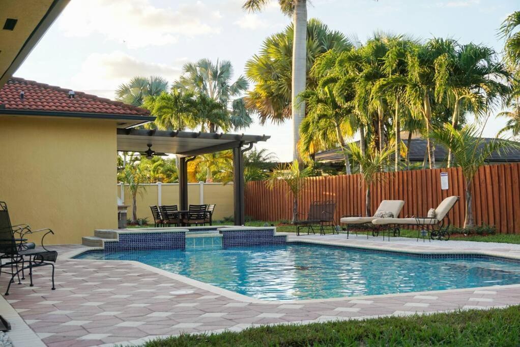 New Luxury Vacation Dream Rental- Sleeps 15! Casa de férias Miami