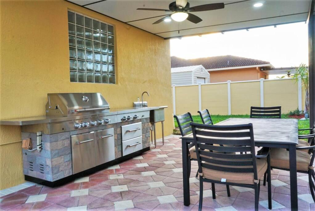 New Luxury Vacation Dream Rental- Sleeps 15! Casa de férias