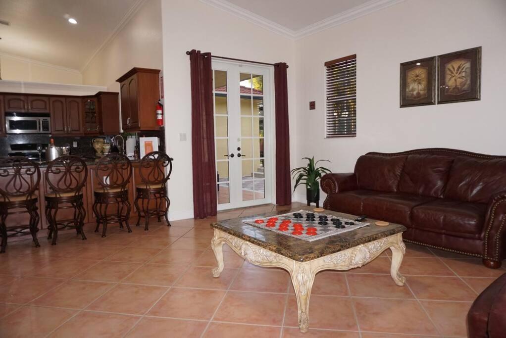 Casa de férias New Luxury Vacation Dream Rental- Sleeps 15! *