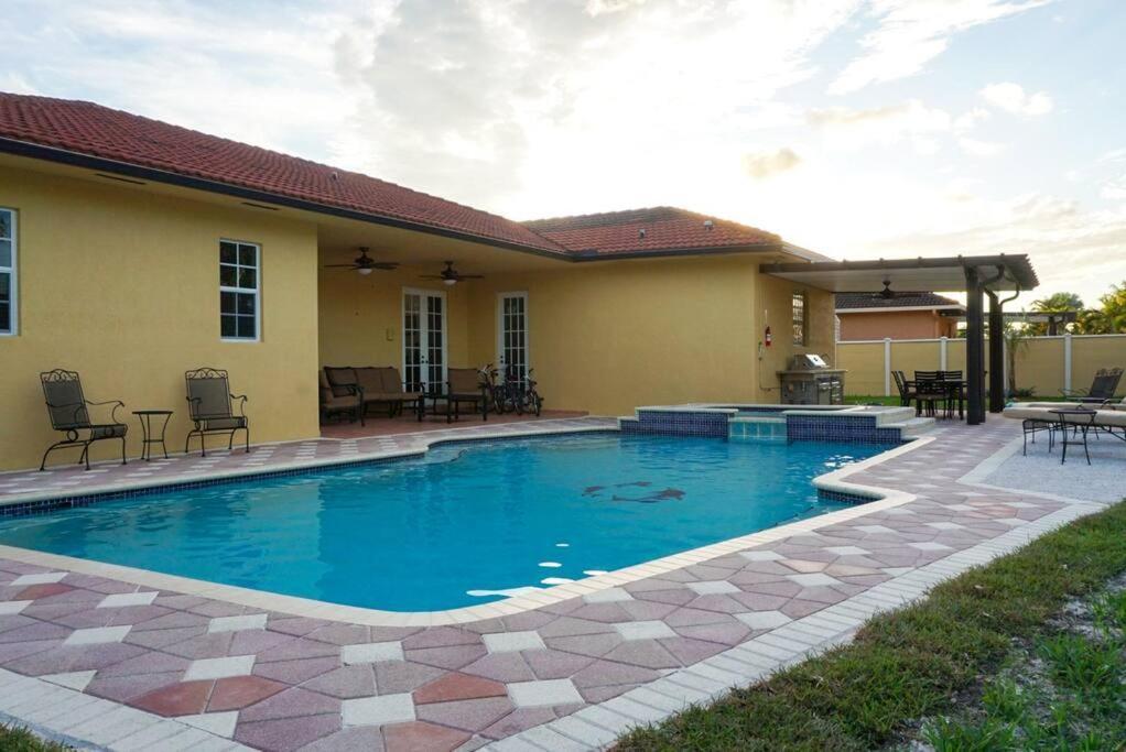 New Luxury Vacation Dream Rental- Sleeps 15! Casa de férias *