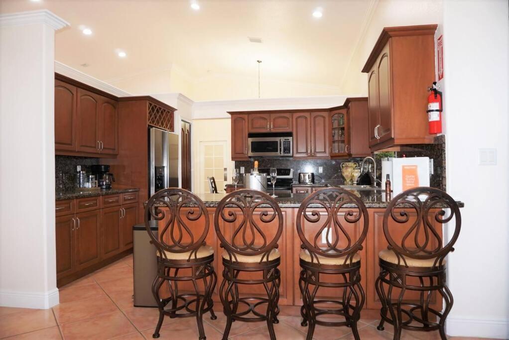New Luxury Vacation Dream Rental- Sleeps 15! Casa de férias