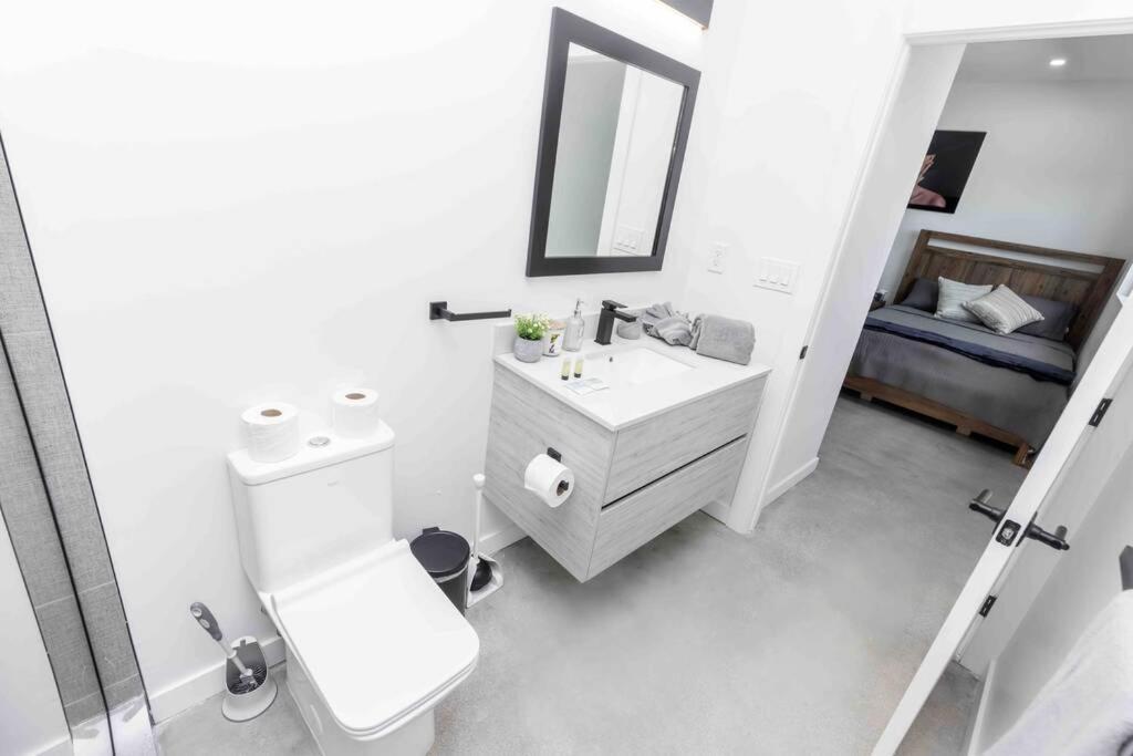 Apartment Huge 4 Bedroom Townhouse W/ Private Rooftop & Bbq *
