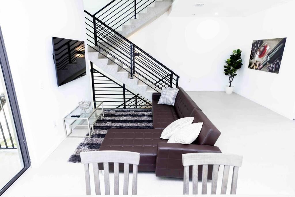 Apartment Huge 4 Bedroom Townhouse W/ Private Rooftop & Bbq Miami